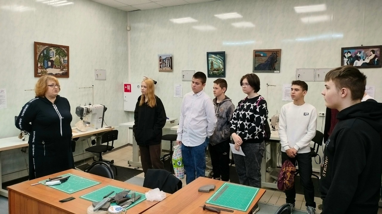 В рамках профориентационной работы, учащиеся 9 &amp;quot;Б&amp;quot; класса вместе с классным руководителем Крымовым И. Н. , посетили технологический коллежд..